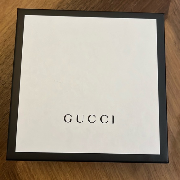Gucci box. Authentic. Square. Black/off-white - Picture 1 of 4